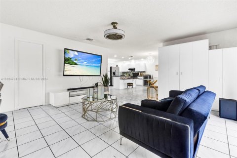 Immobilier commercial à vendre à Hallandale Beach, Floride: 309.55 m2 № 1271387 - photo 16