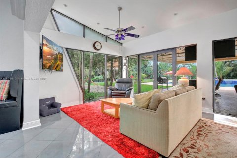Villa ou maison à vendre à Hialeah Gardens, Floride: 5 chambres, 489.97 m2 № 599575 - photo 20