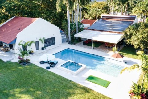 Villa ou maison à vendre à Hialeah Gardens, Floride: 5 chambres, 489.97 m2 № 599575 - photo 1