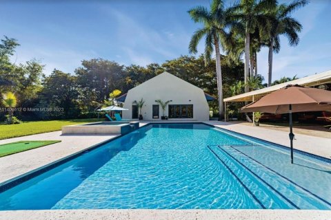 Villa ou maison à vendre à Hialeah Gardens, Floride: 5 chambres, 489.97 m2 № 599575 - photo 2