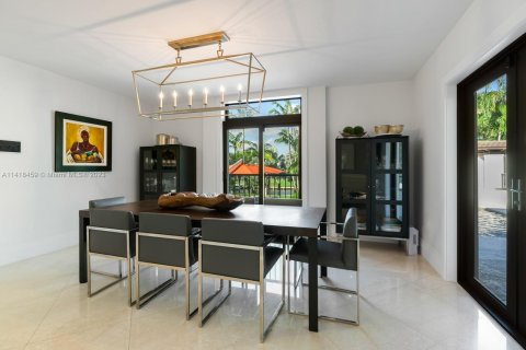 Villa ou maison à vendre à Coral Gables, Floride: 6 chambres, 1221.39 m2 № 612454 - photo 14