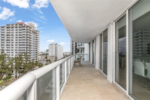 Condo in Miami Beach, Florida, 2 bedrooms  № 611877 - photo 20