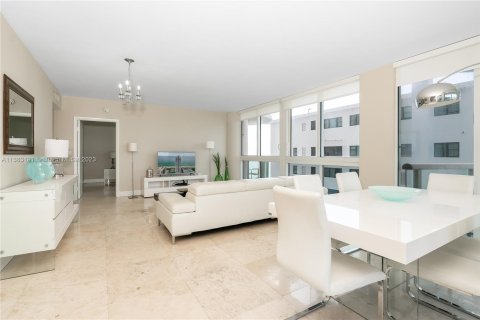 Condo in Miami Beach, Florida, 2 bedrooms  № 611877 - photo 25