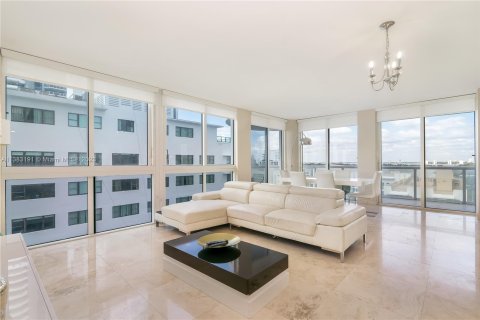 Condo in Miami Beach, Florida, 2 bedrooms  № 611877 - photo 22