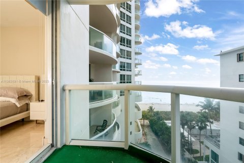 Condo in Miami Beach, Florida, 2 bedrooms  № 611877 - photo 30