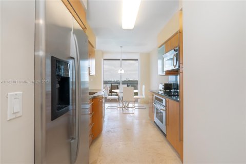 Condo in Miami Beach, Florida, 2 bedrooms  № 611877 - photo 2