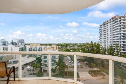 Condo in Miami Beach, Florida, 2 bedrooms  № 611877 - photo 26