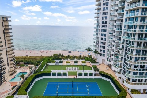 Condo in Miami Beach, Florida, 2 bedrooms  № 611877 - photo 17