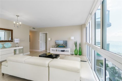 Condo in Miami Beach, Florida, 2 bedrooms  № 611877 - photo 23