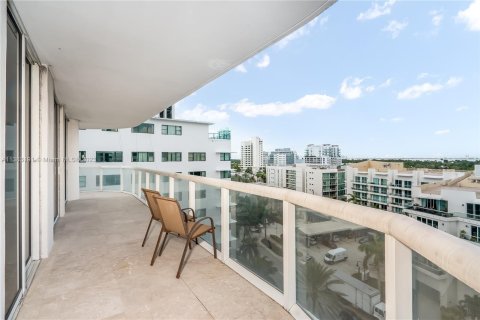 Condo in Miami Beach, Florida, 2 bedrooms  № 611877 - photo 21