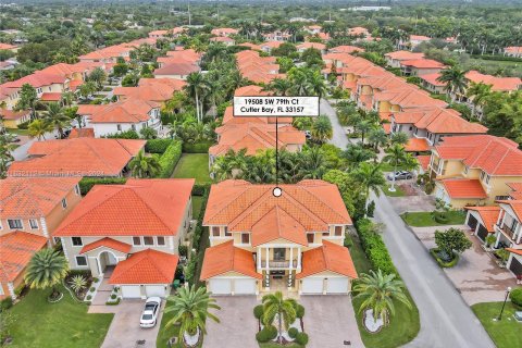 Villa ou maison à vendre à Cutler Bay, Floride: 5 chambres, 438.22 m2 № 1292978 - photo 2