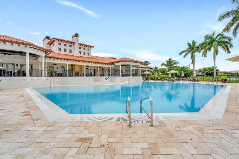 Villa ou maison à vendre à Cutler Bay, Floride: 5 chambres, 438.22 m2 № 1292978 - photo 4