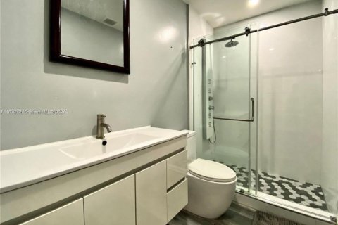 Condo in Hialeah, Florida, 2 bedrooms  № 1293012 - photo 6