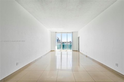 Condominio en venta en Sunny Isles Beach, Florida, 1 dormitorio, 93.37 m2 № 1102428 - foto 11