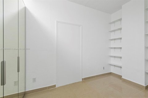 Condo in Sunny Isles Beach, Florida, 1 bedroom  № 1102428 - photo 14