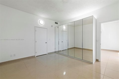 Copropriété à vendre à Sunny Isles Beach, Floride: 1 chambre, 93.37 m2 № 1102428 - photo 16