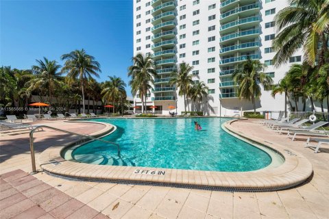 Condominio en venta en Sunny Isles Beach, Florida, 1 dormitorio, 93.37 m2 № 1102428 - foto 24