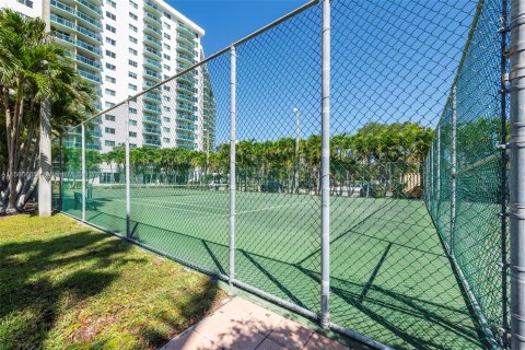 Condo in Sunny Isles Beach, Florida, 1 bedroom  № 1102428 - photo 27