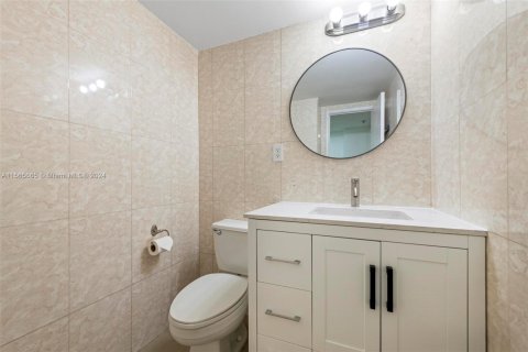 Condo in Sunny Isles Beach, Florida, 1 bedroom  № 1102428 - photo 13