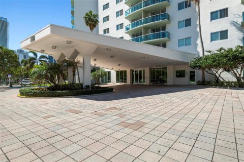 Copropriété à vendre à Sunny Isles Beach, Floride: 1 chambre, 93.37 m2 № 1102428 - photo 30