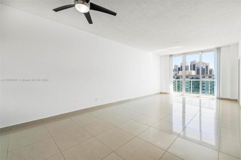 Condo in Sunny Isles Beach, Florida, 1 bedroom  № 1102428 - photo 10