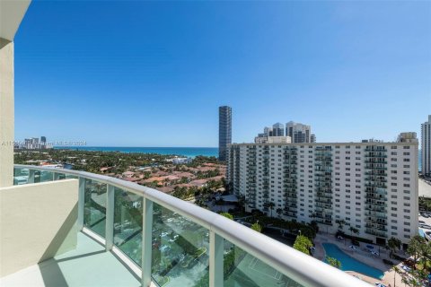 Condo in Sunny Isles Beach, Florida, 1 bedroom  № 1102428 - photo 3