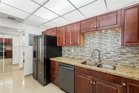 Condo in Sunny Isles Beach, Florida, 1 bedroom  № 1102428 - photo 8