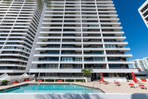 Condominio en venta en West Palm Beach, Florida, 2 dormitorios, 179.02 m2 № 747994 - foto 9