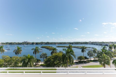 Condominio en venta en West Palm Beach, Florida, 2 dormitorios, 179.02 m2 № 747994 - foto 10
