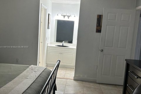 Condominio en venta en Hialeah, Florida, 3 dormitorios, 116.13 m2 № 877973 - foto 14