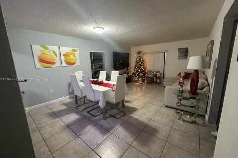 Condominio en venta en Hialeah, Florida, 3 dormitorios, 116.13 m2 № 877973 - foto 19