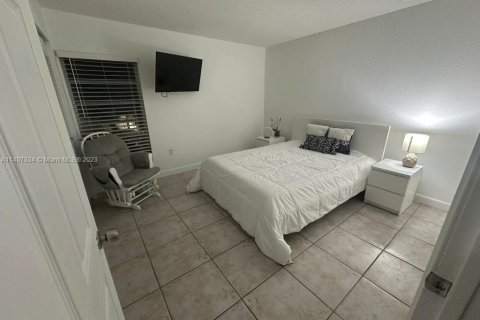 Condominio en venta en Hialeah, Florida, 3 dormitorios, 116.13 m2 № 877973 - foto 13