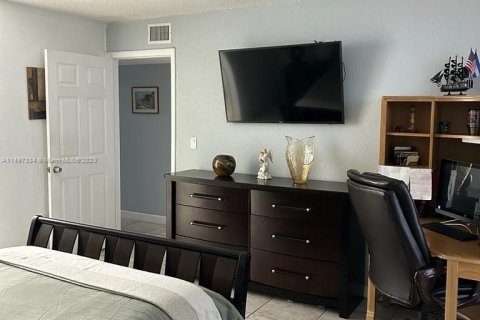 Condominio en venta en Hialeah, Florida, 3 dormitorios, 116.13 m2 № 877973 - foto 15