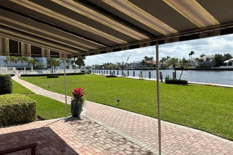 Condo in Highland Beach, Florida, 2 bedrooms  № 1116979 - photo 1