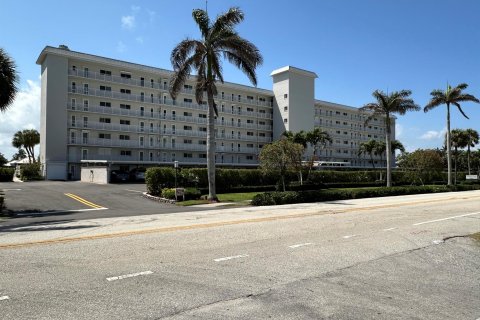 Condo in Highland Beach, Florida, 2 bedrooms  № 1116979 - photo 10