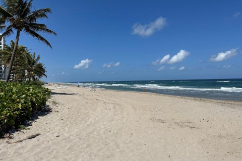 Condo in Highland Beach, Florida, 2 bedrooms  № 1116979 - photo 12