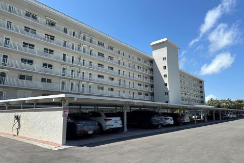 Condo in Highland Beach, Florida, 2 bedrooms  № 1116979 - photo 17