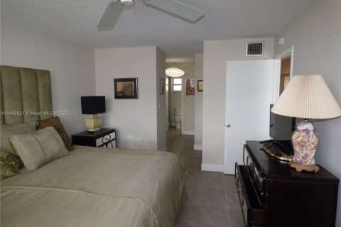 Condominio en venta en North Miami Beach, Florida, 1 dormitorio, 75.44 m2 № 851510 - foto 12
