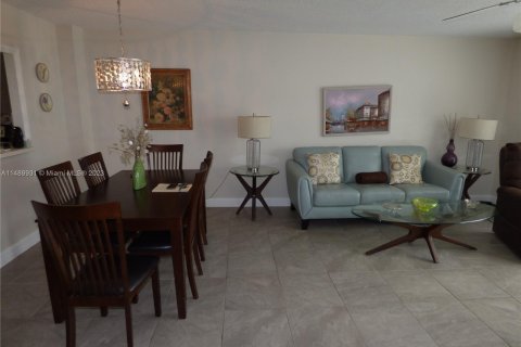 Condominio en venta en North Miami Beach, Florida, 1 dormitorio, 75.44 m2 № 851510 - foto 5