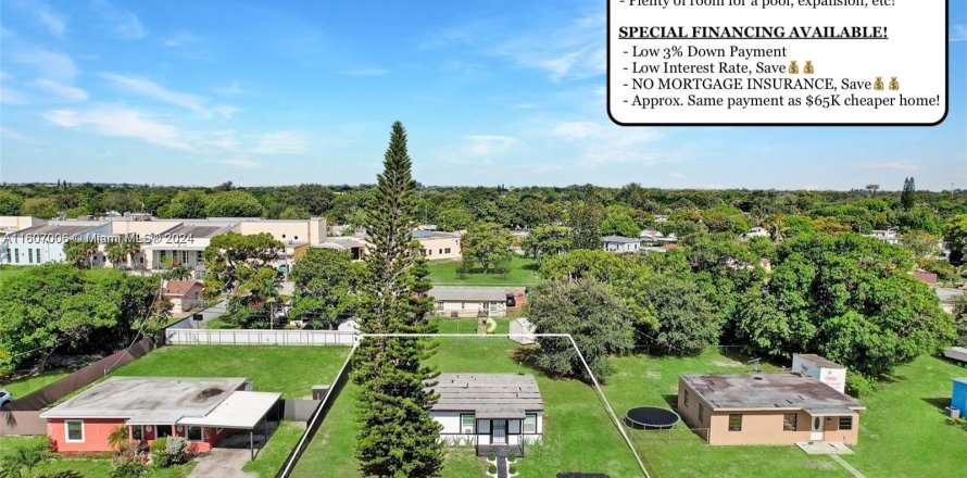 Villa ou maison à Miami Gardens, Floride 3 chambres, 80.27 m2 № 1232666