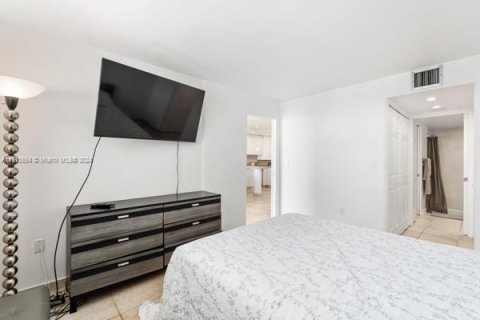 Condo in Miami Beach, Florida, 1 bedroom  № 1232667 - photo 14