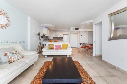 Condo in Miami Beach, Florida, 1 bedroom  № 1232667 - photo 10