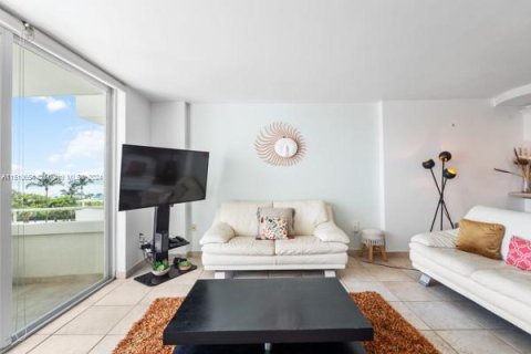 Condo in Miami Beach, Florida, 1 bedroom  № 1232667 - photo 12