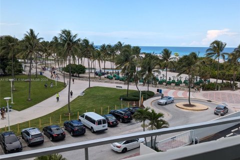 Condo in Miami Beach, Florida, 1 bedroom  № 1232667 - photo 2