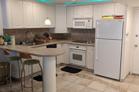 Condo in Miami Beach, Florida, 1 bedroom  № 1232667 - photo 5