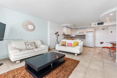 Condo in Miami Beach, Florida, 1 bedroom  № 1232667 - photo 30