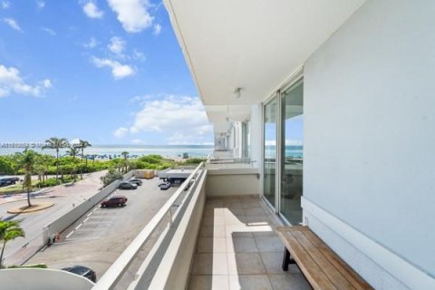 Condo in Miami Beach, Florida, 1 bedroom  № 1232667 - photo 20