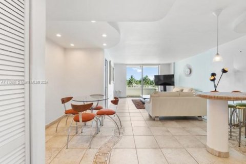 Condo in Miami Beach, Florida, 1 bedroom  № 1232667 - photo 22