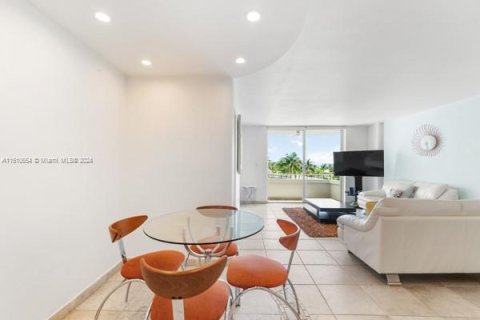 Condo in Miami Beach, Florida, 1 bedroom  № 1232667 - photo 24