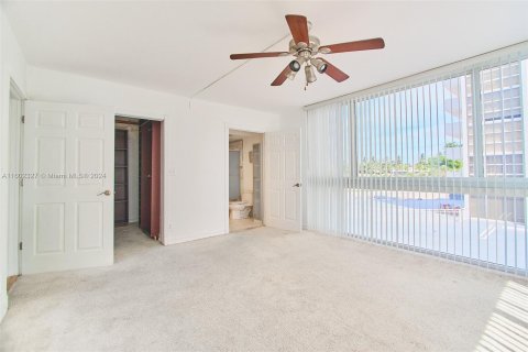 Condo in Fort Lauderdale, Florida, 2 bedrooms  № 1232695 - photo 11